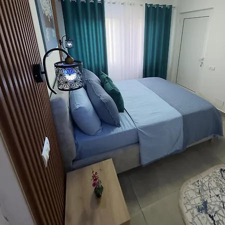 Mayfair Apartment *