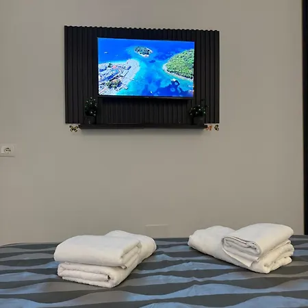 Mayfair * Ksamil