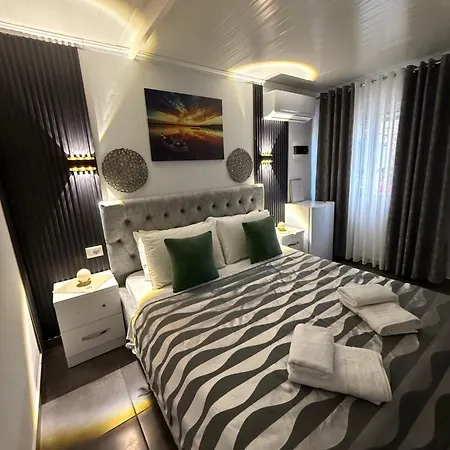 Mayfair Apartmán *