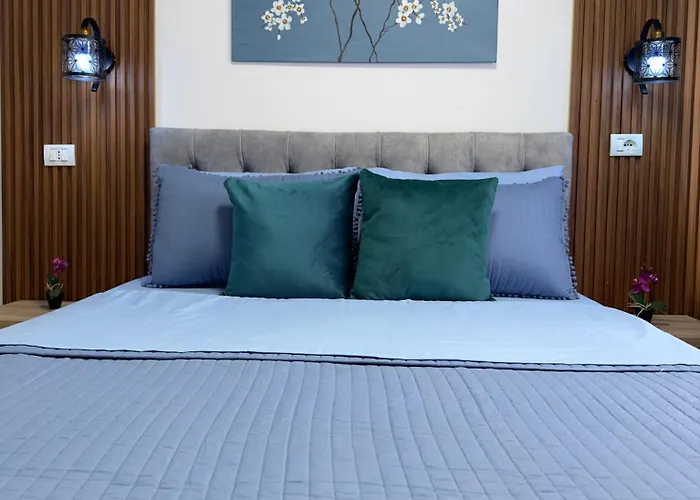 Mayfair Apartment *