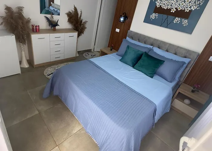 Mayfair Apartment *