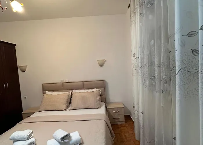 Mayfair Apartment *