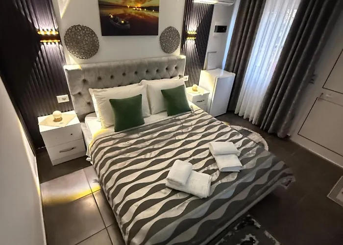 Mayfair Apartment *